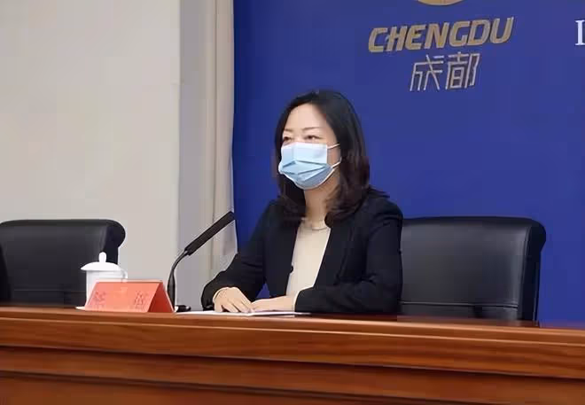 工作日和男領導「運動」，聊天記錄顛覆三觀，女副區長也太火辣了