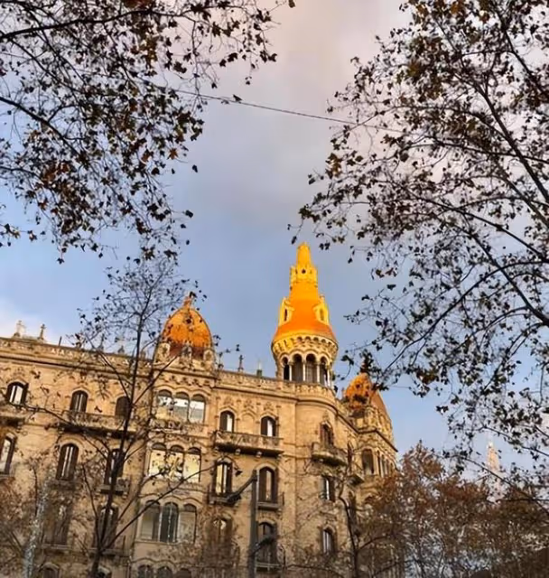 李嫣分享街景，夕陽下的倒影很迷人，提前準備迎接聖誕節
