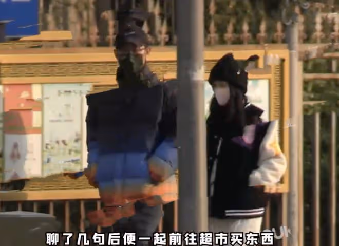 42歲柳岩疑似有新戀情，和神秘男子多次從家裡走出，一同購物熱聊