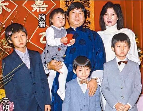 嫁給香港打星低調做賢妻!曹恩玉為洪金寶「生下3兒1女」仍不被愛,31年後「糟糠之妻」守身如玉:自己也能過上豪門生活