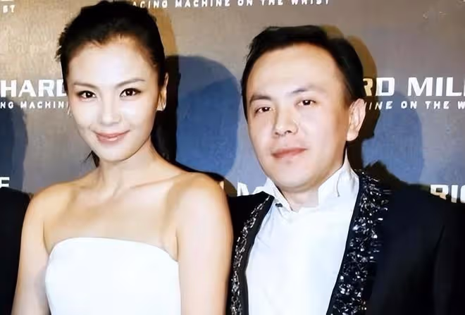 豪門媳婦受氣多,被兒子罵豬頭,給婆婆跪地洗腳,個個卑微又憋屈