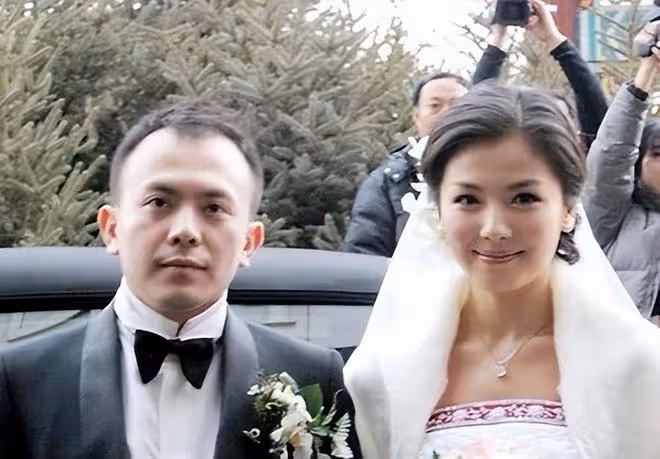 豪門媳婦受氣多,被兒子罵豬頭,給婆婆跪地洗腳,個個卑微又憋屈