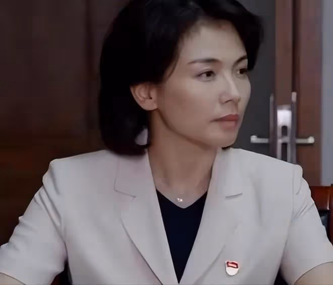 豪門媳婦受氣多,被兒子罵豬頭,給婆婆跪地洗腳,個個卑微又憋屈