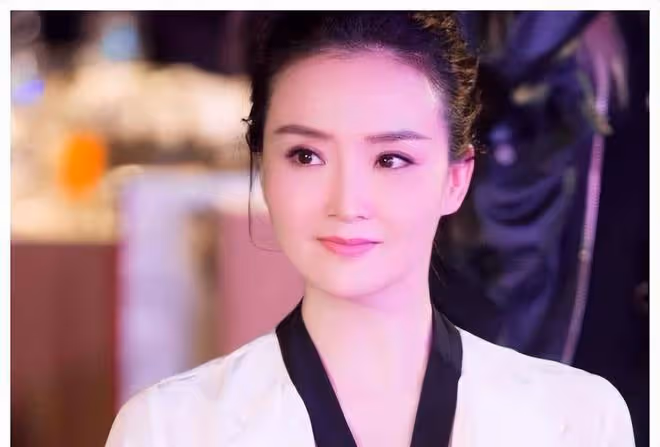 豪門媳婦受氣多,被兒子罵豬頭,給婆婆跪地洗腳,個個卑微又憋屈
