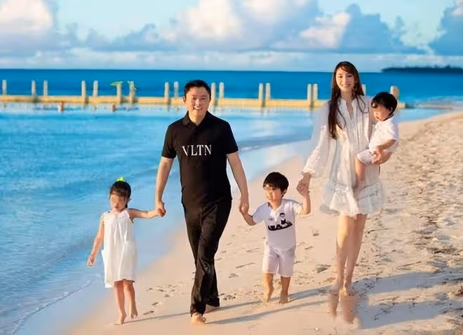 豪門媳婦受氣多,被兒子罵豬頭,給婆婆跪地洗腳,個個卑微又憋屈