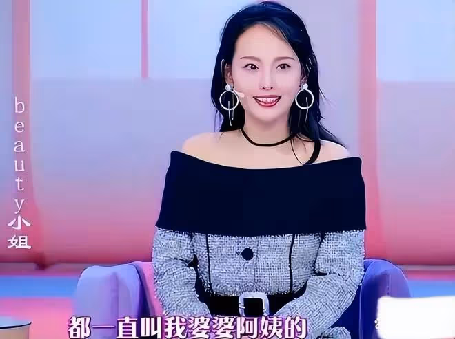 豪門媳婦受氣多,被兒子罵豬頭,給婆婆跪地洗腳,個個卑微又憋屈