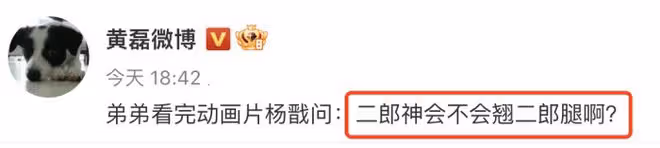 黃磊帶兒女現身機場,姐弟倆緊拽爸爸手臂,三人戴面罩防護到位