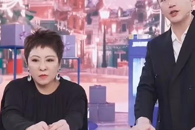 向太首播失敗？蹭熱度，連夜關閉評論，她與張蘭差了不是一星半點