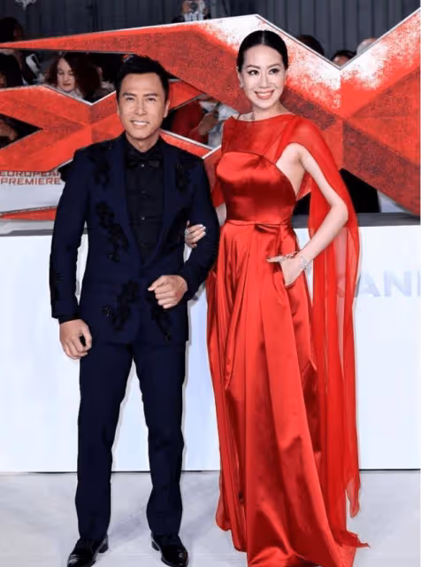 甄子丹帶著老婆亮相,老婆竟然比他高半個頭,他滿臉驕傲和自豪!