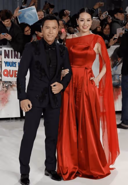 甄子丹帶著老婆亮相,老婆竟然比他高半個頭,他滿臉驕傲和自豪!