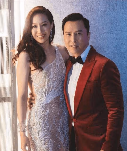 甄子丹帶著老婆亮相,老婆竟然比他高半個頭,他滿臉驕傲和自豪!