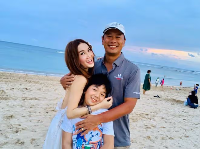 溫碧霞到美國探望養子,13歲兒子當地留學,一家到處遊玩享天倫樂