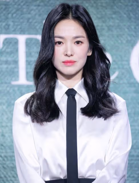 宋慧喬參加新劇發布會,41歲挑戰學院風,生圖依然能打