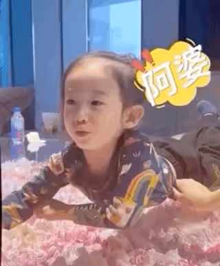 應采兒曬二胎兒子學說上海話，HoHo笑容好暖，和Jasper如複製粘貼