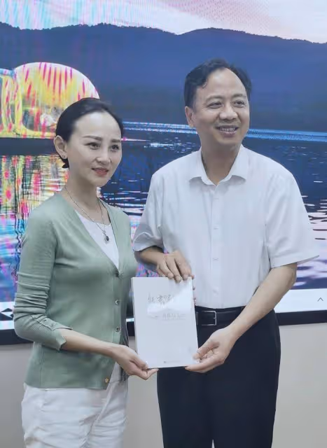 噩耗！40歲儲蘭蘭疑因新冠併發症猝逝，家屬悲痛發訃告兒子才7歲