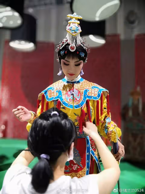 噩耗！40歲儲蘭蘭疑因新冠併發症猝逝，家屬悲痛發訃告兒子才7歲