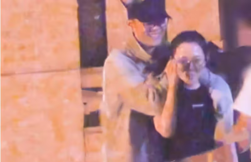 張靚穎新冠痊癒後返崗工作，與同事開會至深夜，仍不戴口罩引爭議