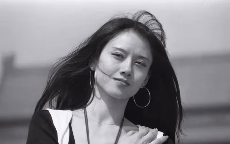 64歲楊麗萍意外翻車，確診新冠咳嗽不斷，仍帶病登台演出遭狠批