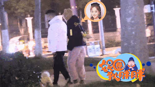 甜！海陸深夜與男友十指緊扣街頭遛狗，男方親密摟腰疑已同居試婚