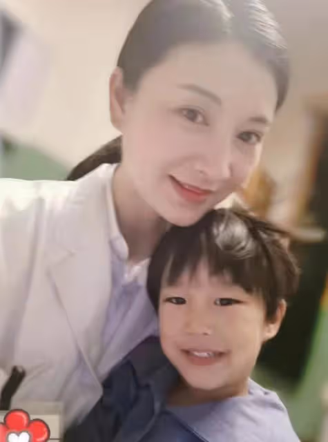 明星全家中招：張紀中照顧嬌妻不防護高燒38.9，朱丹家成「羊群」