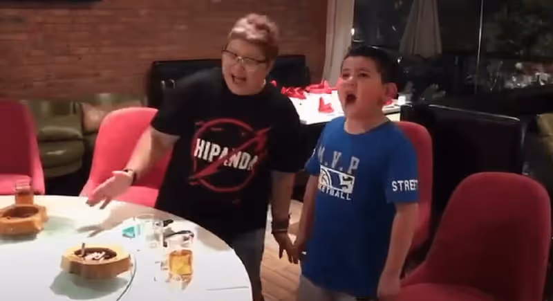 韓紅確診新冠第3天症狀嚴重，嘴唇乾裂發白，臉腫嘴歪咳嗽不止