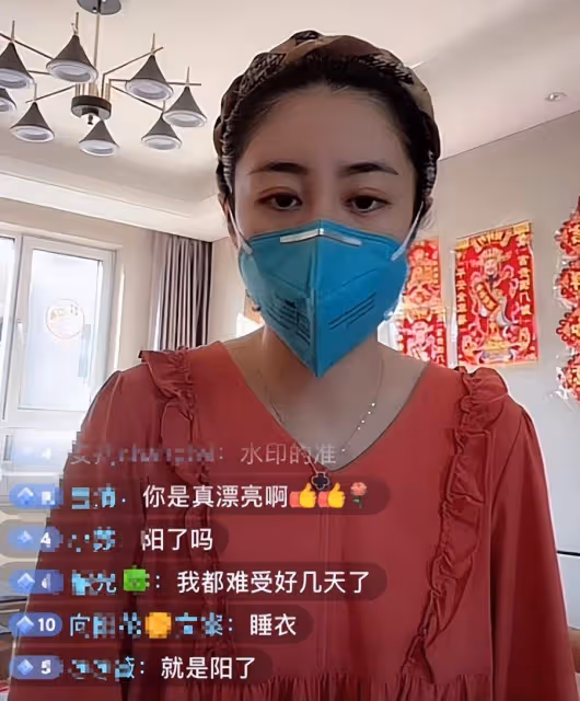 「王小蒙」畢暢感染新冠，爸爸和姐姐相繼中招，嗓子疼發燒難入睡