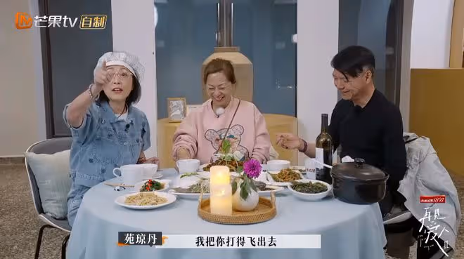 苑瓊丹自曝用鬧鐘砸老公，兩人簽分居協議，卻因為母親過世而和好