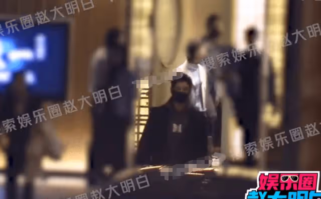 黃曉明深夜現身前妻所住小區，楊穎乘車外出會友，二人有望復婚？