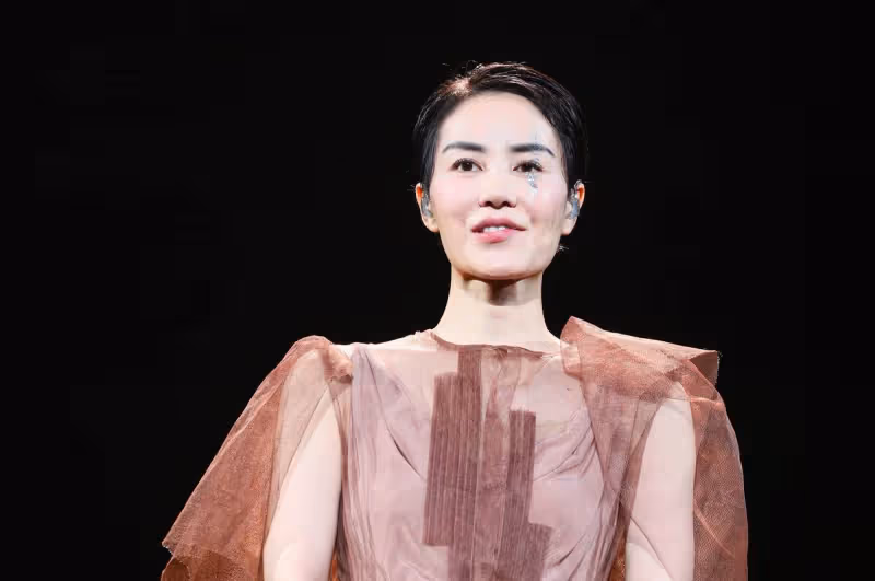 花錢如流水的4位女星：有錢也養不起，她們的高消費你想都想不到