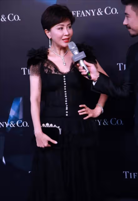 花錢如流水的4位女星：有錢也養不起，她們的高消費你想都想不到