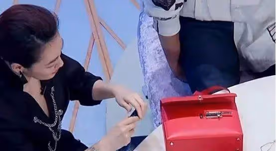 花錢如流水的4位女星：有錢也養不起，她們的高消費你想都想不到