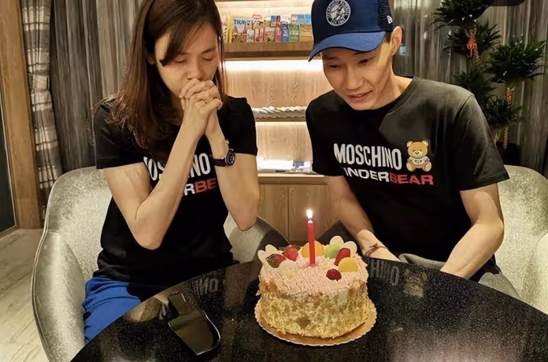 40歲李宗偉官宣三胎得子，陪妻子進產房超暖，臉頰凹陷瘦成皮包骨
