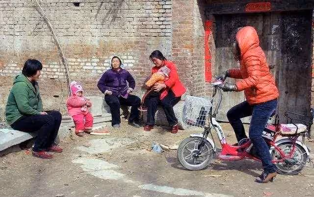 媳婦一家3口住樓上,精裝樓下「車庫給婆婆住」被罵不孝順,婆婆「看完裝修」卻超滿意:我很滿意