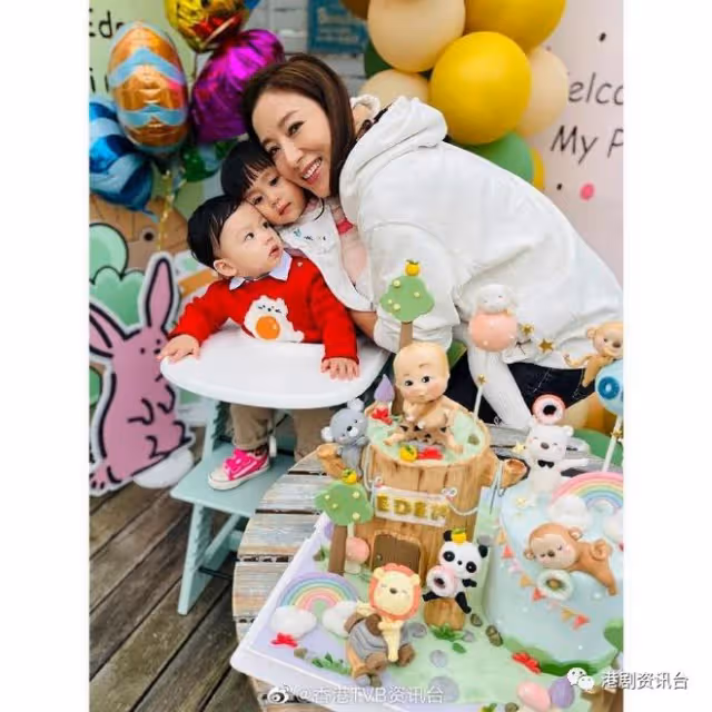 洪永城囡囡1歲生日到主題樂園慶祝!羅子溢貼溫馨全家福