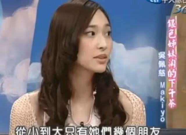 大S吳佩慈的塑料閨蜜情:爭校花頭銜,暗地裡較量,多次拆對方台