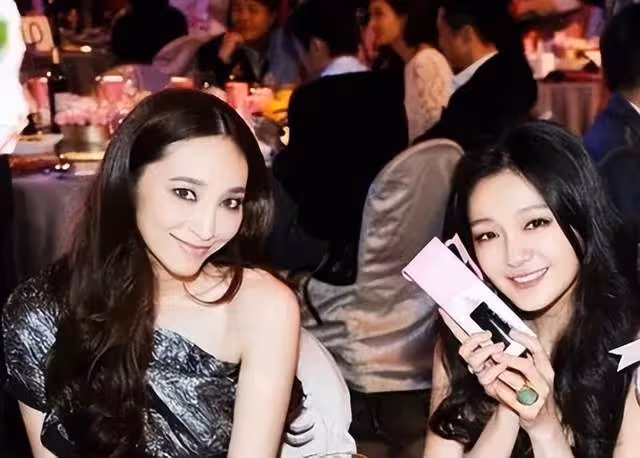 大S吳佩慈的塑料閨蜜情:爭校花頭銜,暗地裡較量,多次拆對方台