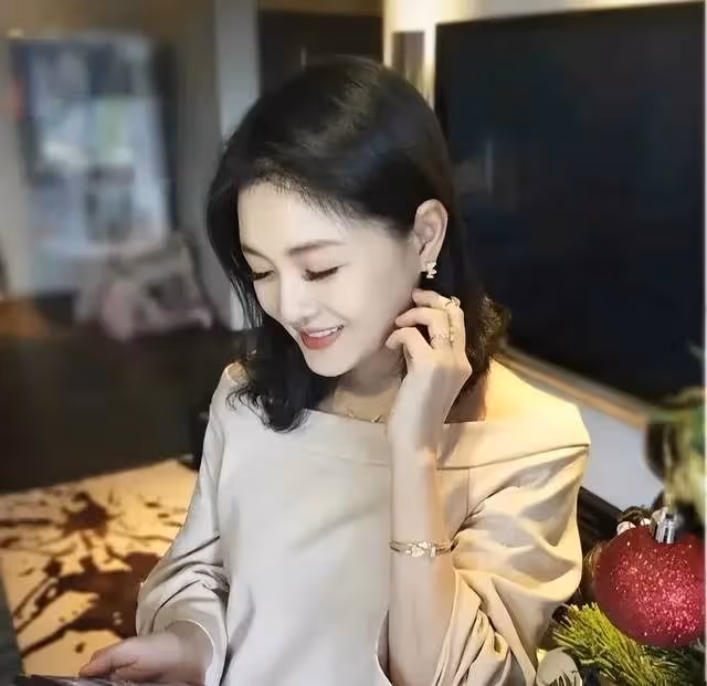 大S吳佩慈的塑料閨蜜情：爭校花頭銜，暗地裡較量，多次拆對方台