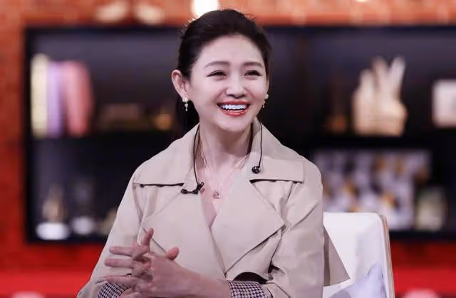 大S吳佩慈的塑料閨蜜情:爭校花頭銜,暗地裡較量,多次拆對方台
