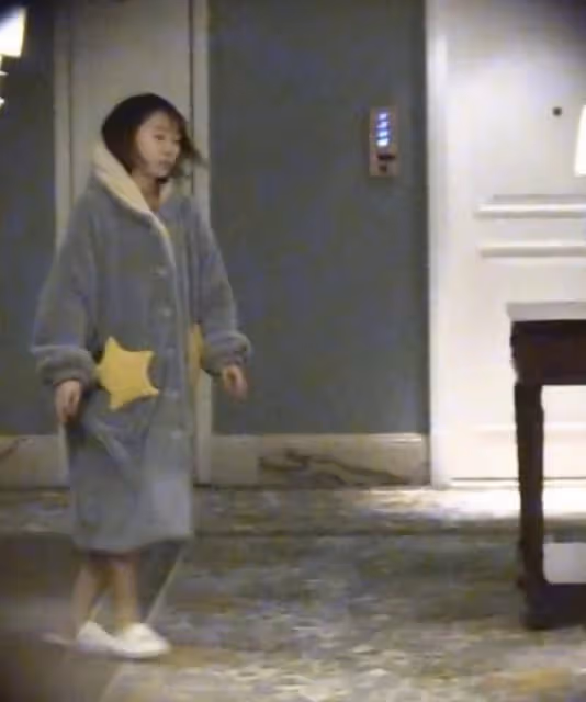 張丹峰被曝經紀人仍是畢瀅，直播打款到女方帳戶，出差要求住套房