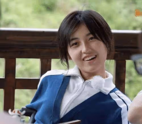 她才31歲臉就崩了？從來不承認整容，今滿臉矽膠感垮成「假人」