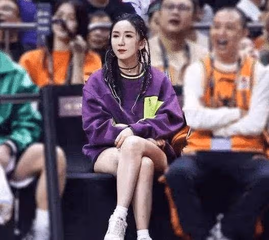 她才31歲臉就崩了？從來不承認整容，今滿臉矽膠感垮成「假人」