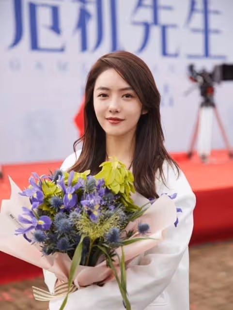恭喜！32歲蔡文靜與製片人劉聞洋官宣戀情，兩人甜蜜拍拖同居試婚