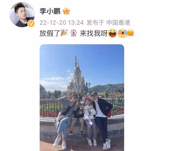李小鵬罕曬全家福，10歲奧莉等比例長大，腳大腿長繼承媽媽好身材