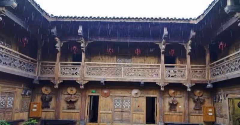 婆婆300萬拆遷款給大嫂，晚年讓二兒媳婦養老，兒媳婦：我是外人