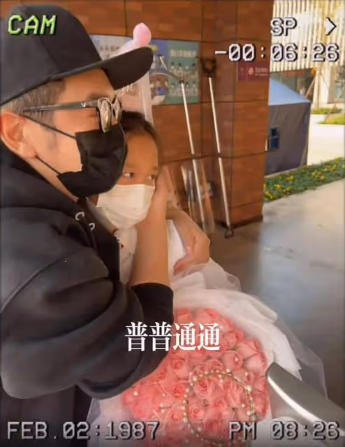 陳浩民一家六口確診，8歲兒子高燒發冷，蔣麗莎拿吹風機加熱吹腳
