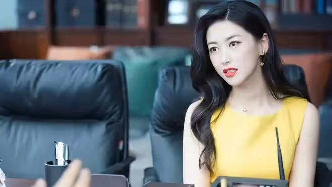 朱珠自曝因疫情選擇結婚生子,近照曝光頸紋嚇人,疑生育後未恢復