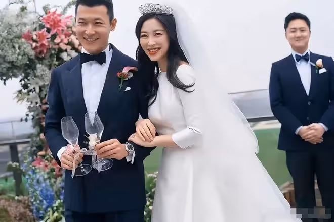 朱珠自曝因疫情選擇結婚生子,近照曝光頸紋嚇人,疑生育後未恢復