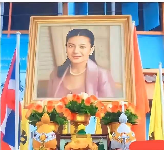 出家當尼姑的泰國王妃西拉米,誕下王室唯一男繼承人,卻毀於貪心
