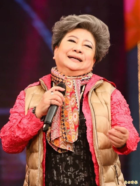 「鳥來嬤」吳敏咬牙撐過負債千萬又患重癥,如今「放下雜念」72歲容光煥發,退休「帶團遊山玩水」吐心聲:我不服老也不認老