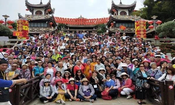 「鳥來嬤」吳敏咬牙撐過負債千萬又患重癥,如今「放下雜念」72歲容光煥發,退休「帶團遊山玩水」吐心聲:我不服老也不認老